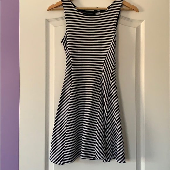 H&M Dresses & Skirts - H&M A-line bodycon dress striped